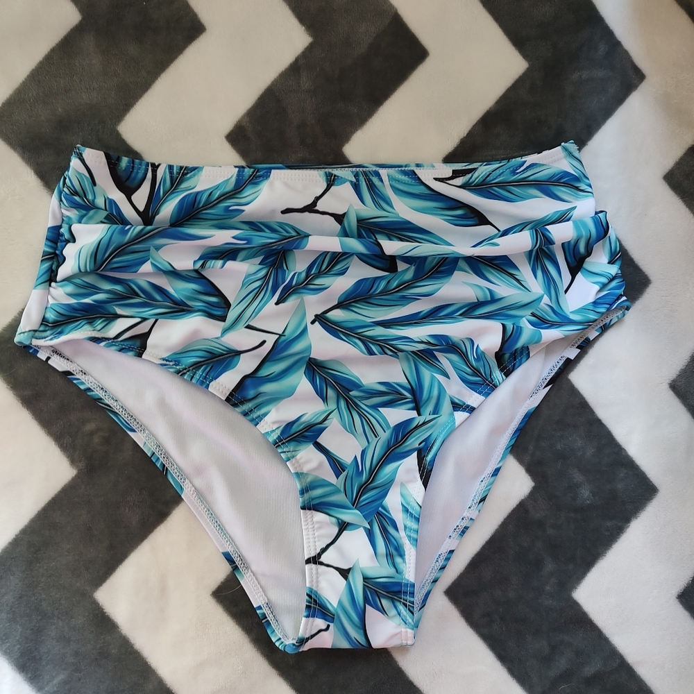 High waisted ruched swimsuit bottoms. New. Size large.